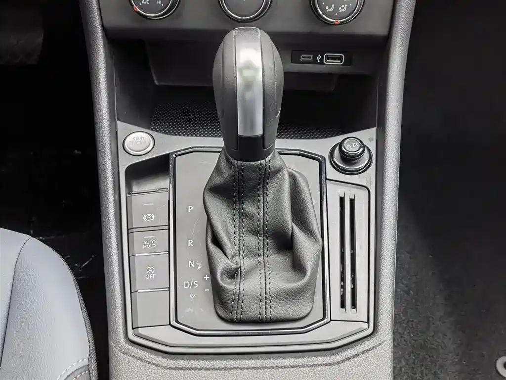 Volkswagen Lavida 2024 Model 1.5L Automatic 5 Million Edition фото 13