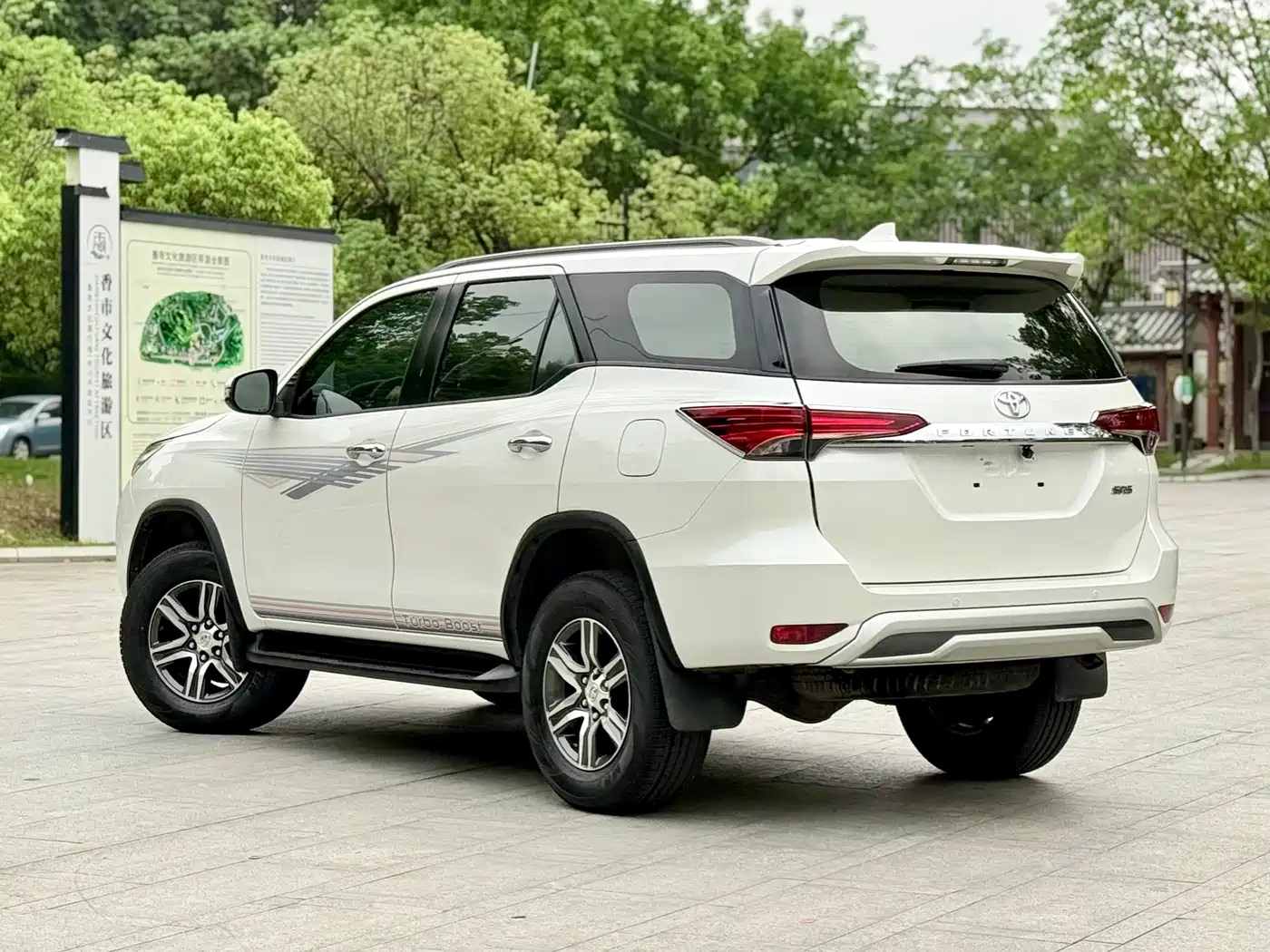 Toyota Fortuner 2016 2.7L Middle East Edition фото 7