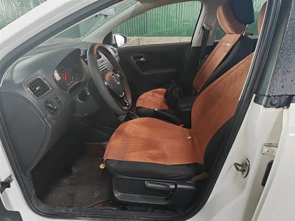 Volkswagen Polo 2016 1.6L Automatic Comfort фото 8