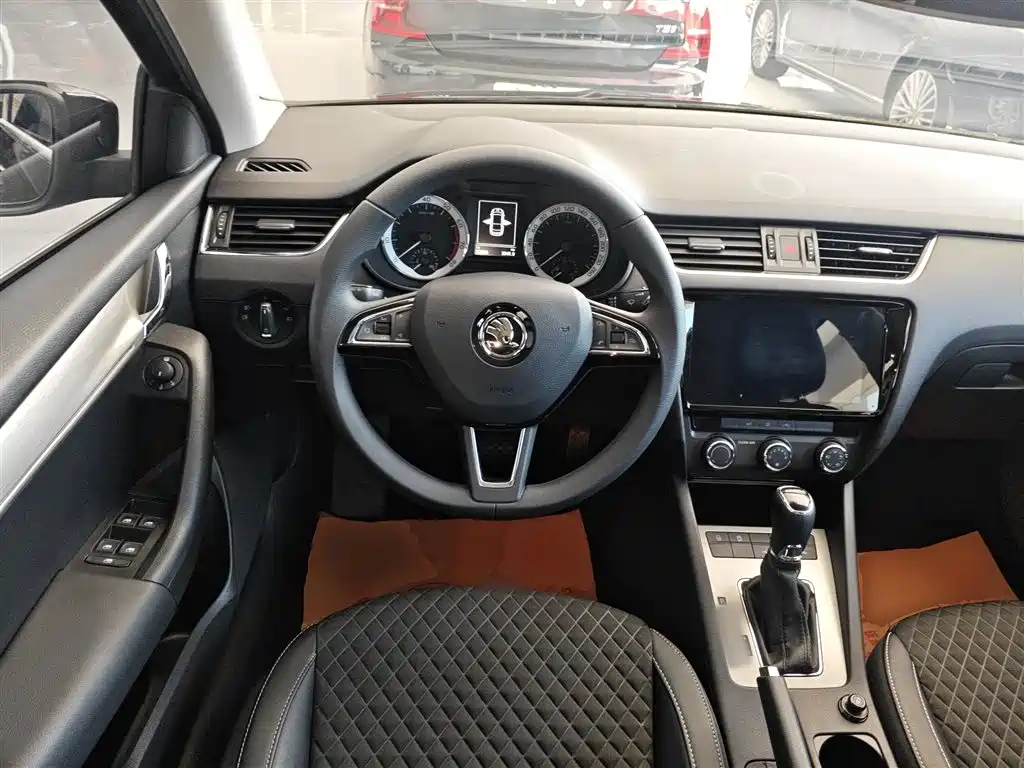 Škoda Octavia 2019 1.5L Automatic Smart Luxury Edition China V фото 11