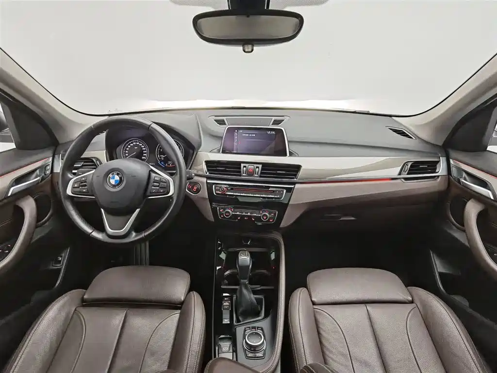 BMW X1 2018 xDrive20Li Premium Model фото 5