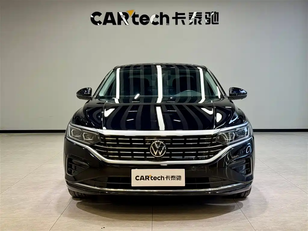 Volkswagen Passat 2024 380TSI Luxury фото 3