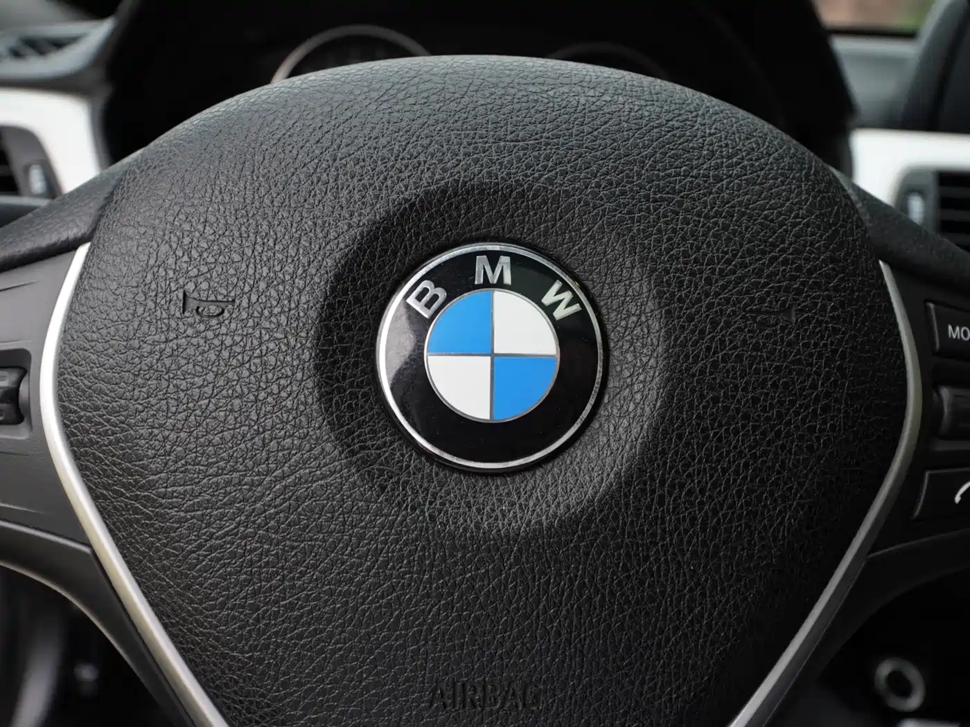 BMW 3 Series GT 2013 Model 320i Leading фото 41