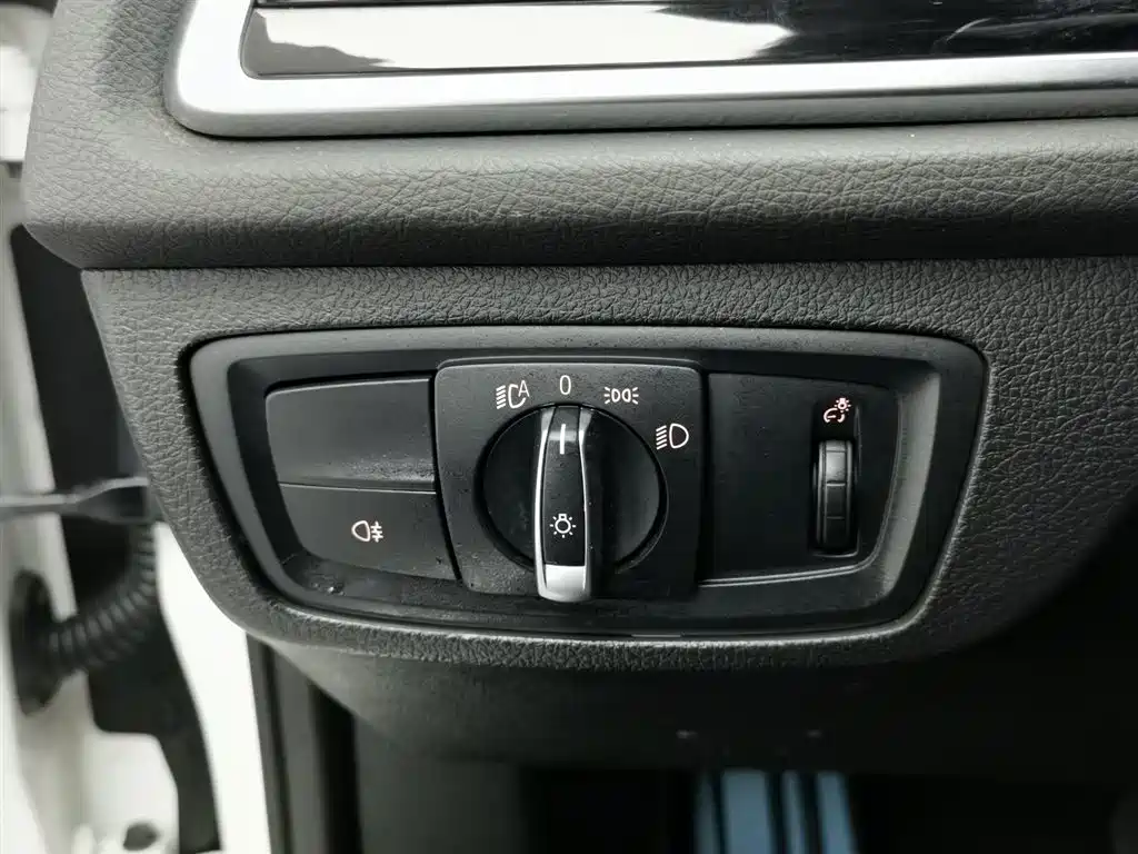 BMW 1 Series 2022 120i M Sport Shadow Edition фото 21