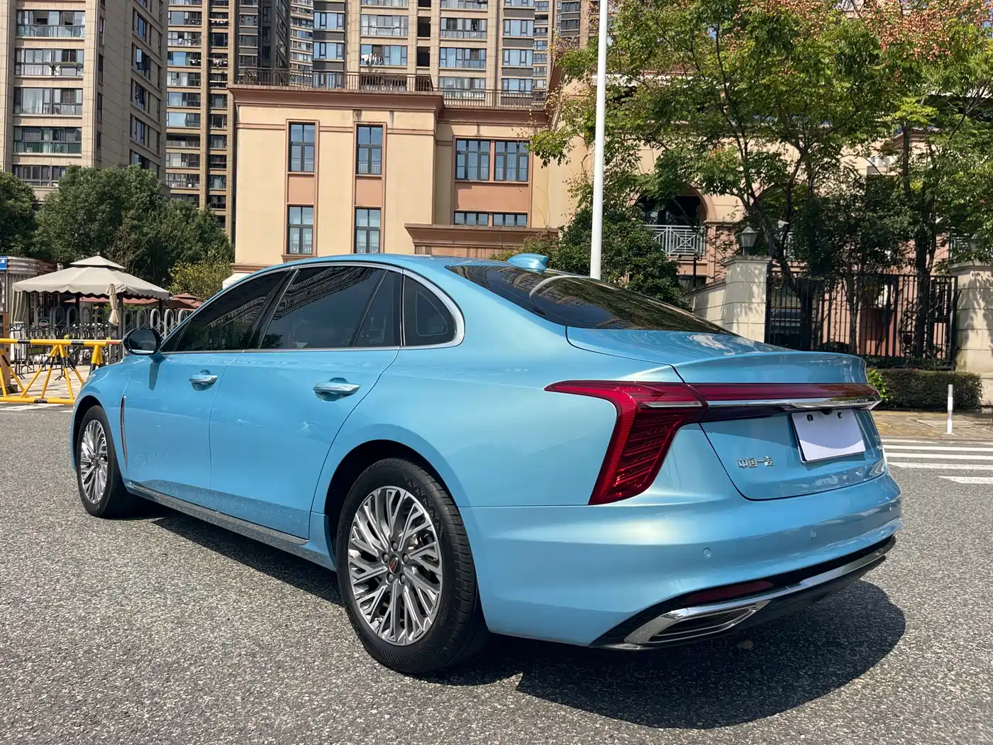 Hongqi H5 2023 2.0T Auto Smart Connect Flag Comfort фото 18