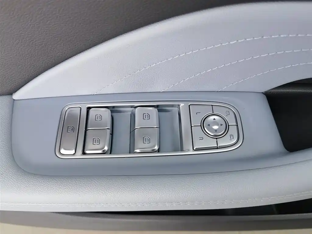 Hongqi H5 PHEV 2025 170 Super Hybrid Edition фото 9