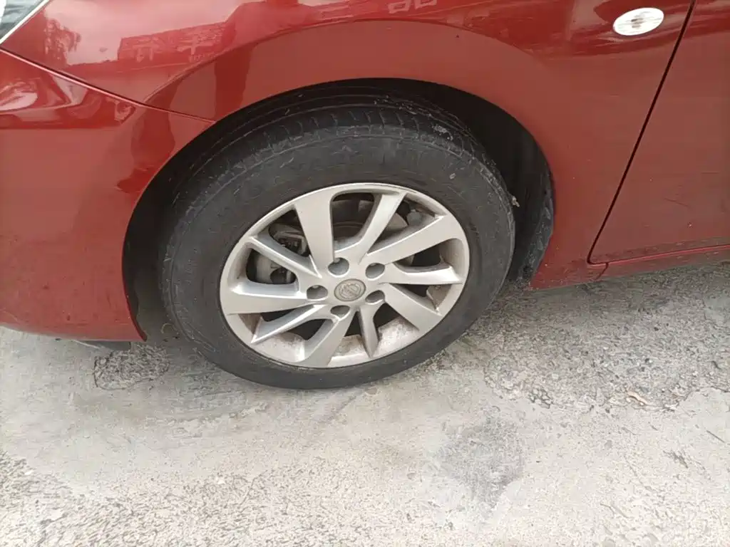 صورة 23 - Nissan Tiida
