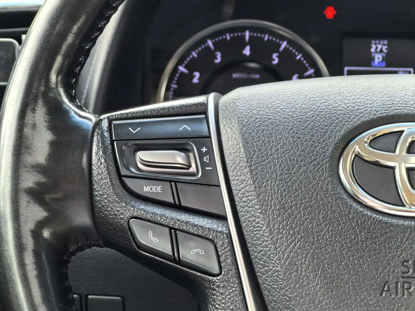 Toyota Alphard 2018 3.5L Luxury фото 16