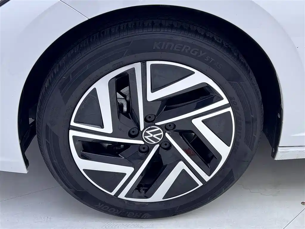 Volkswagen Sagitar 2023 300TSI DSG Surpassing Edition фото 11