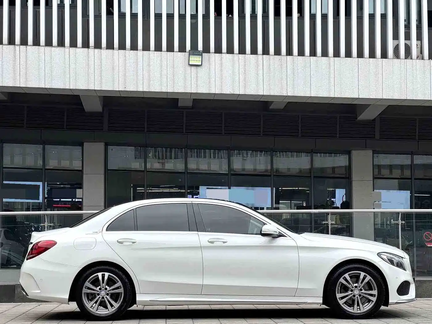 Mercedes-Benz C-Class 2017 C 200 L Sport фото 5