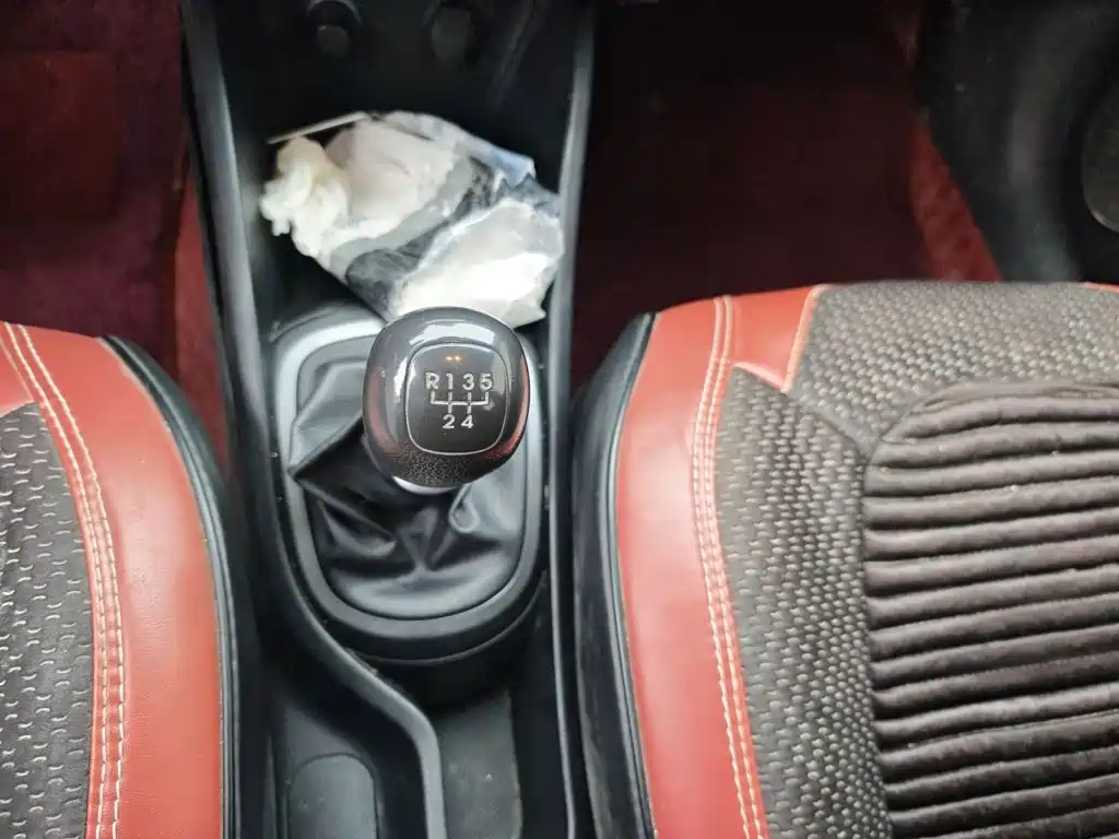 Photo 15 - Kia K2