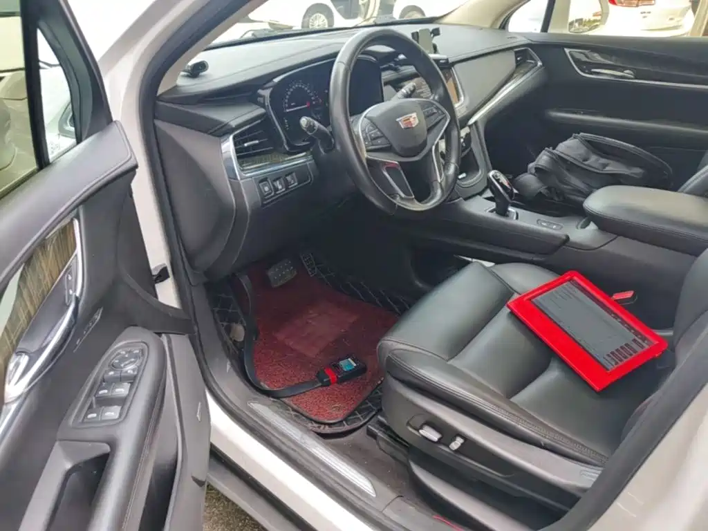 Cadillac XT5 2017 2016 25T Luxury Model