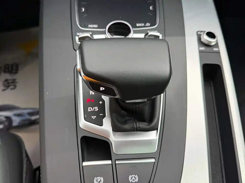 Audi Q5L 2020 Facelift 40 TFSI Honor Fashion фото 23