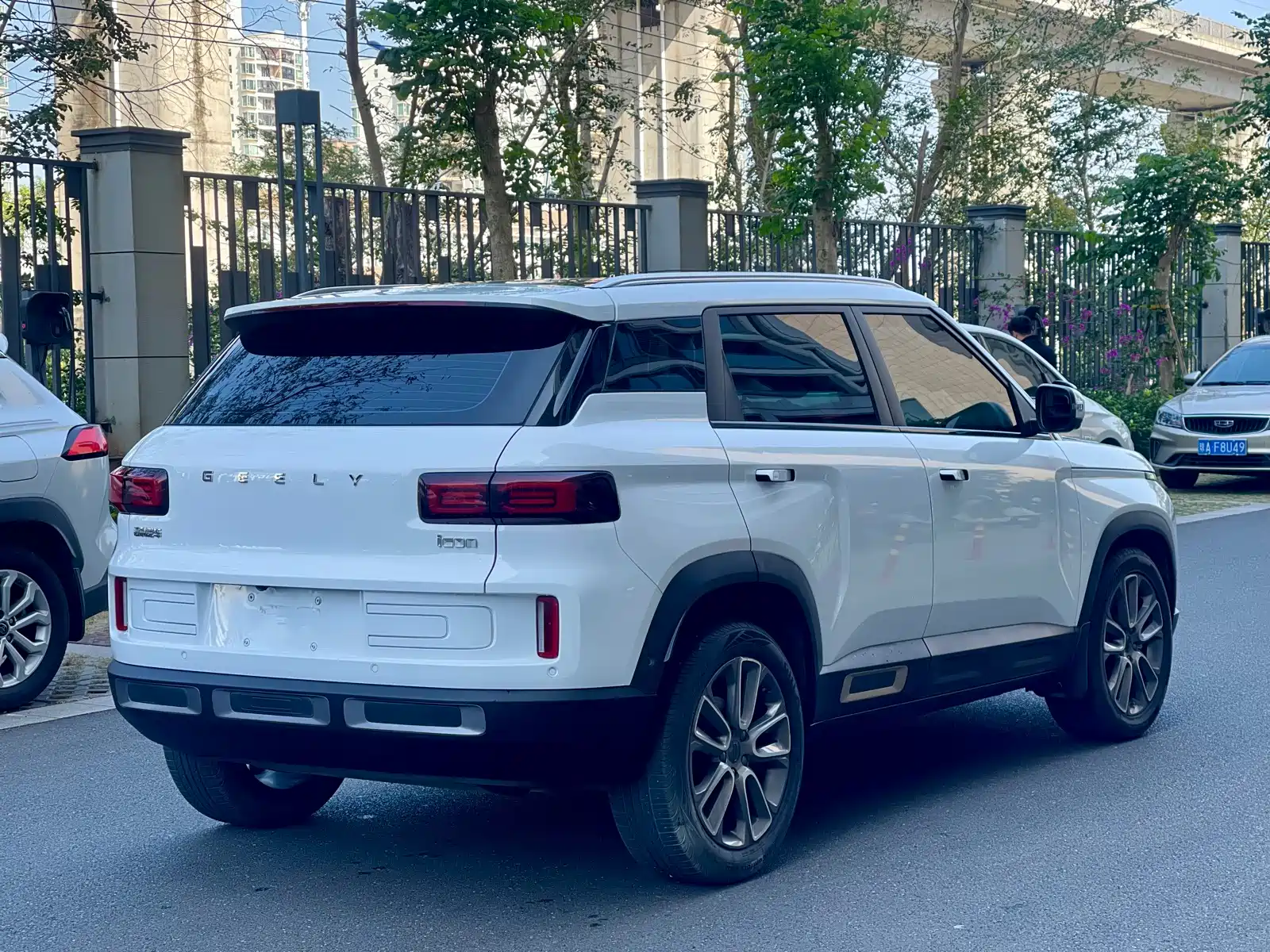 Фото 9 - Geely ICON