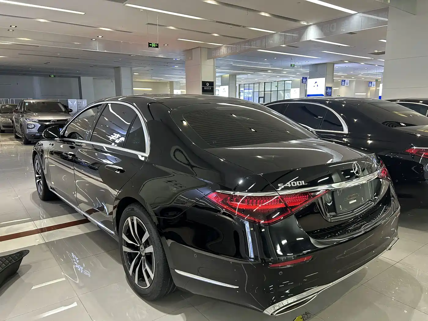 Фото 5 - Mercedes-Benz S-Class