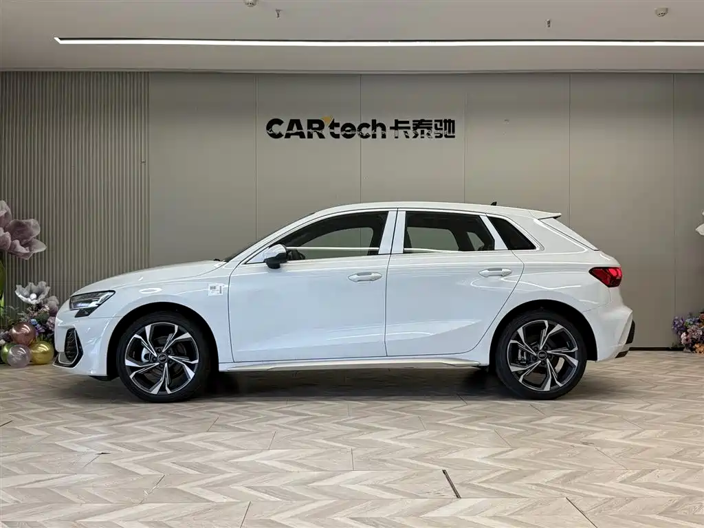 Audi A3 2025 Sportback 35TFSI Flying Premium фото 8