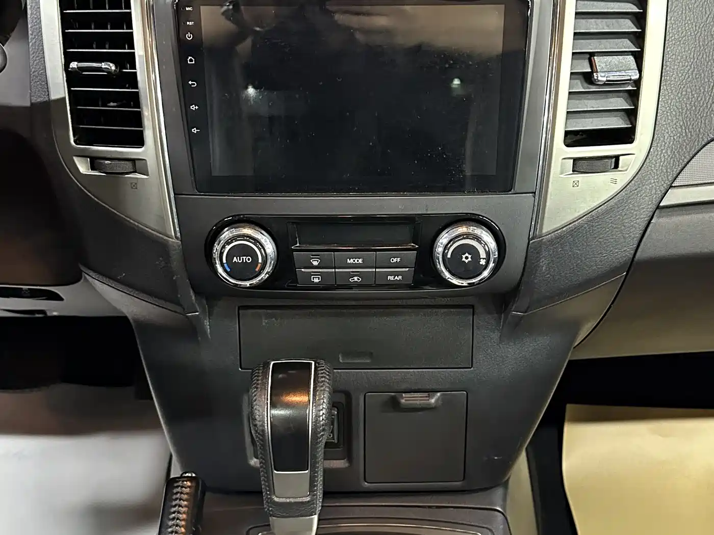 Mitsubishi Pajero (Import) 2015 3.0L Automatic Elite Premium Edition China IV фото 25