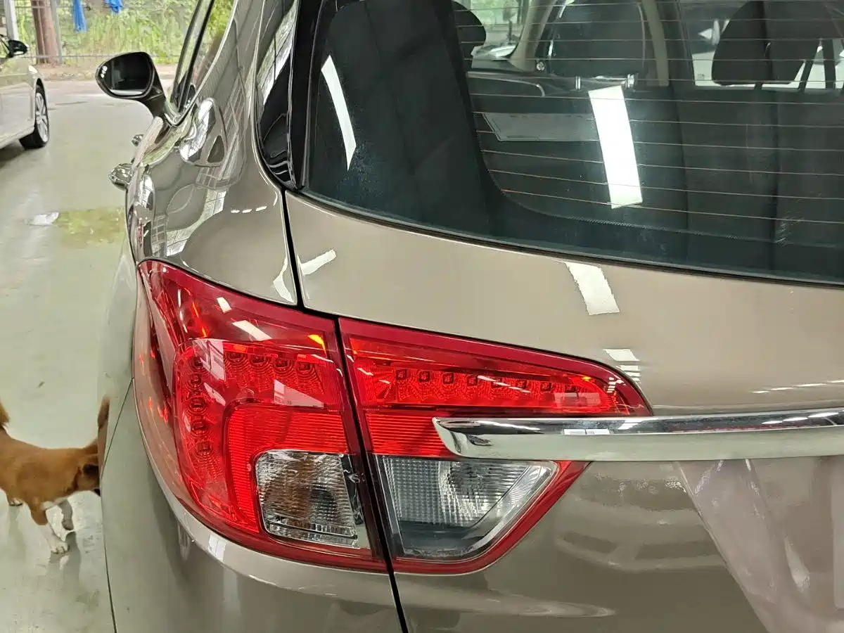 Фото 6 - Buick Envision Plus
