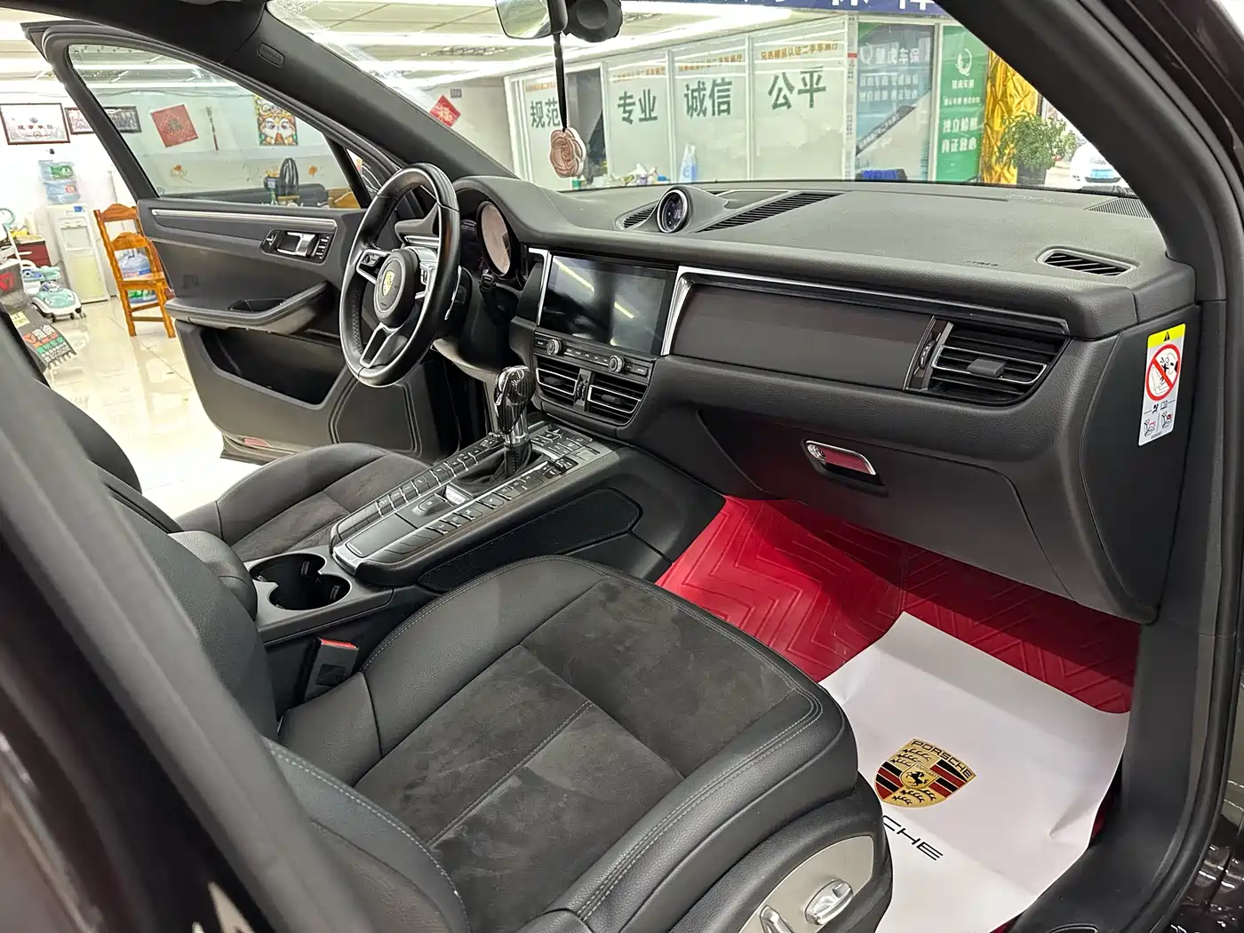 Porsche Macan 2018 Macan 2.0T фото 14