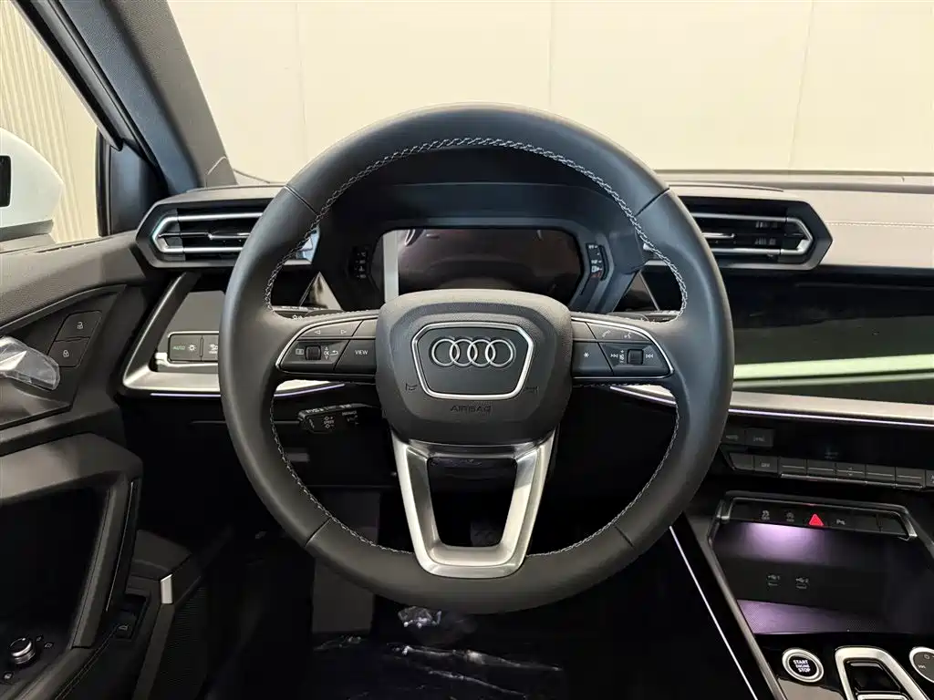 Audi A3 2025 Sportback 35TFSI Flying Premium фото 14