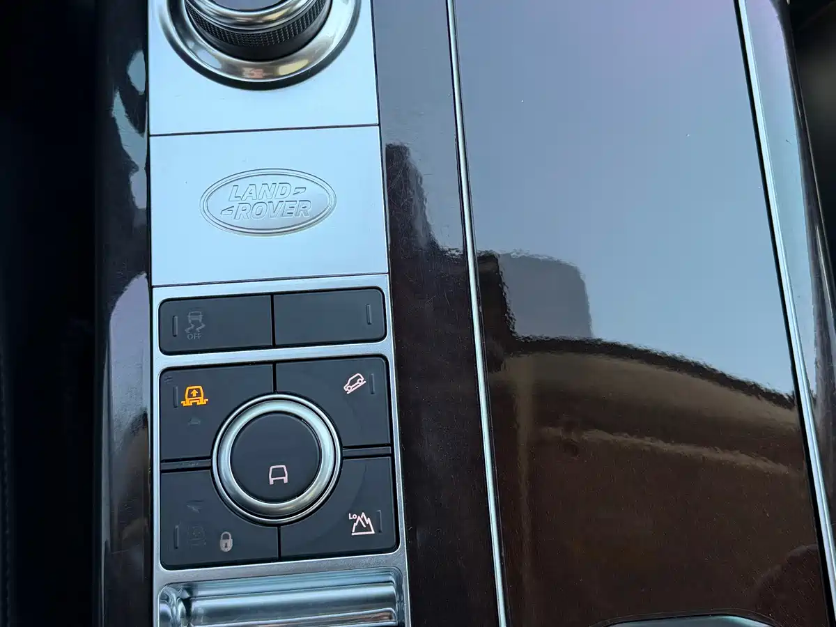 Land Rover Range Rover 2020 3.0 L6 Heritage Edition фото 24