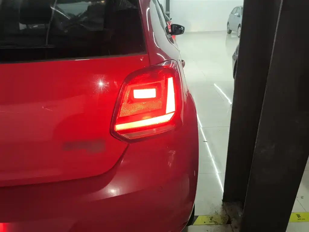 Volkswagen Polo 2016 1.6L Automatic Comfort фото 24