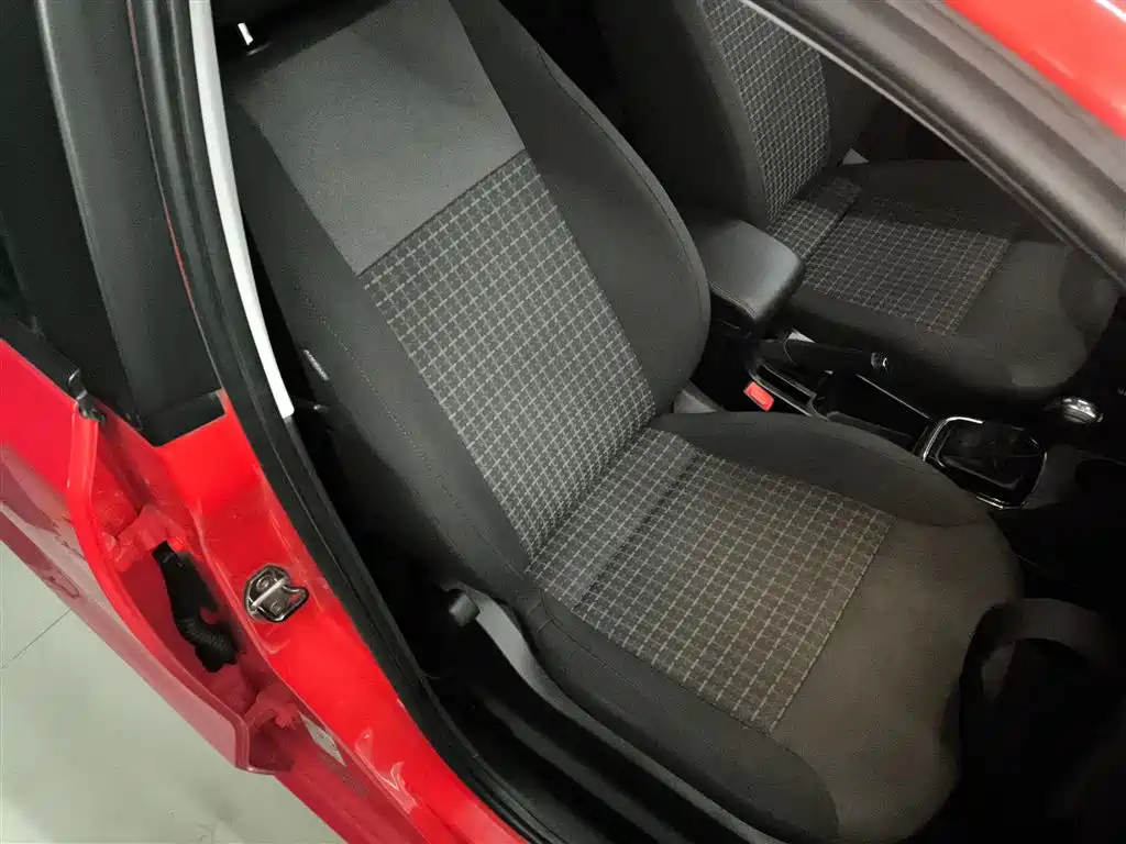 Volkswagen Polo 2016 1.6L Automatic Comfort фото 20