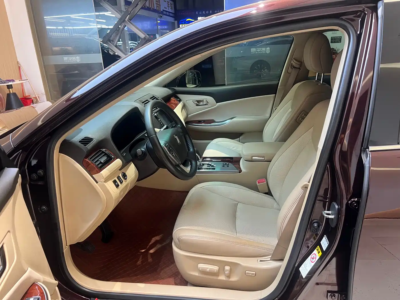 Toyota Crown 2012 2.5L Royal Navigation Edition фото 19