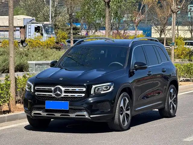 MERCEDES-BENZ GLB