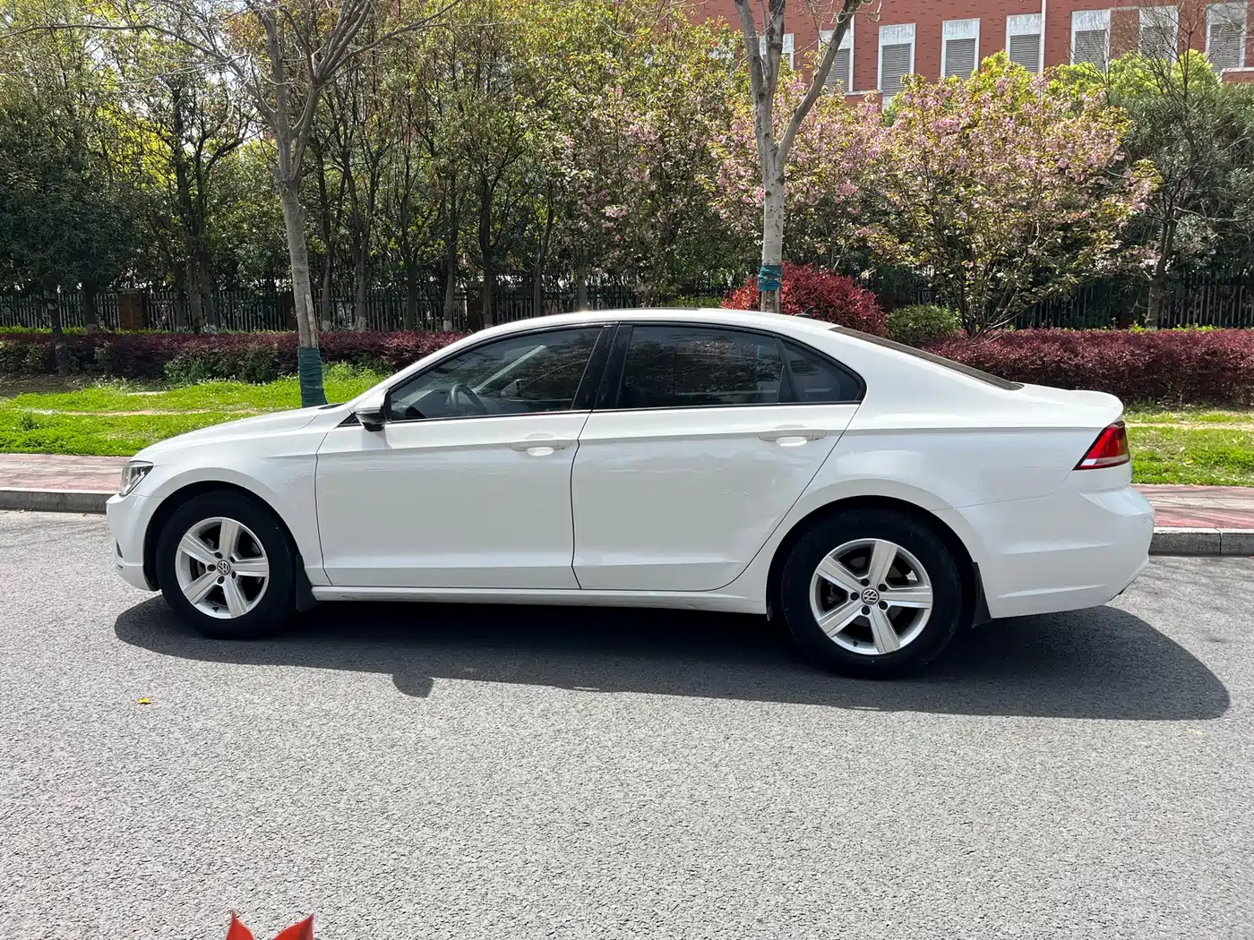 Volkswagen Lamando 2017 230TSI DSG Trend Edition фото 3