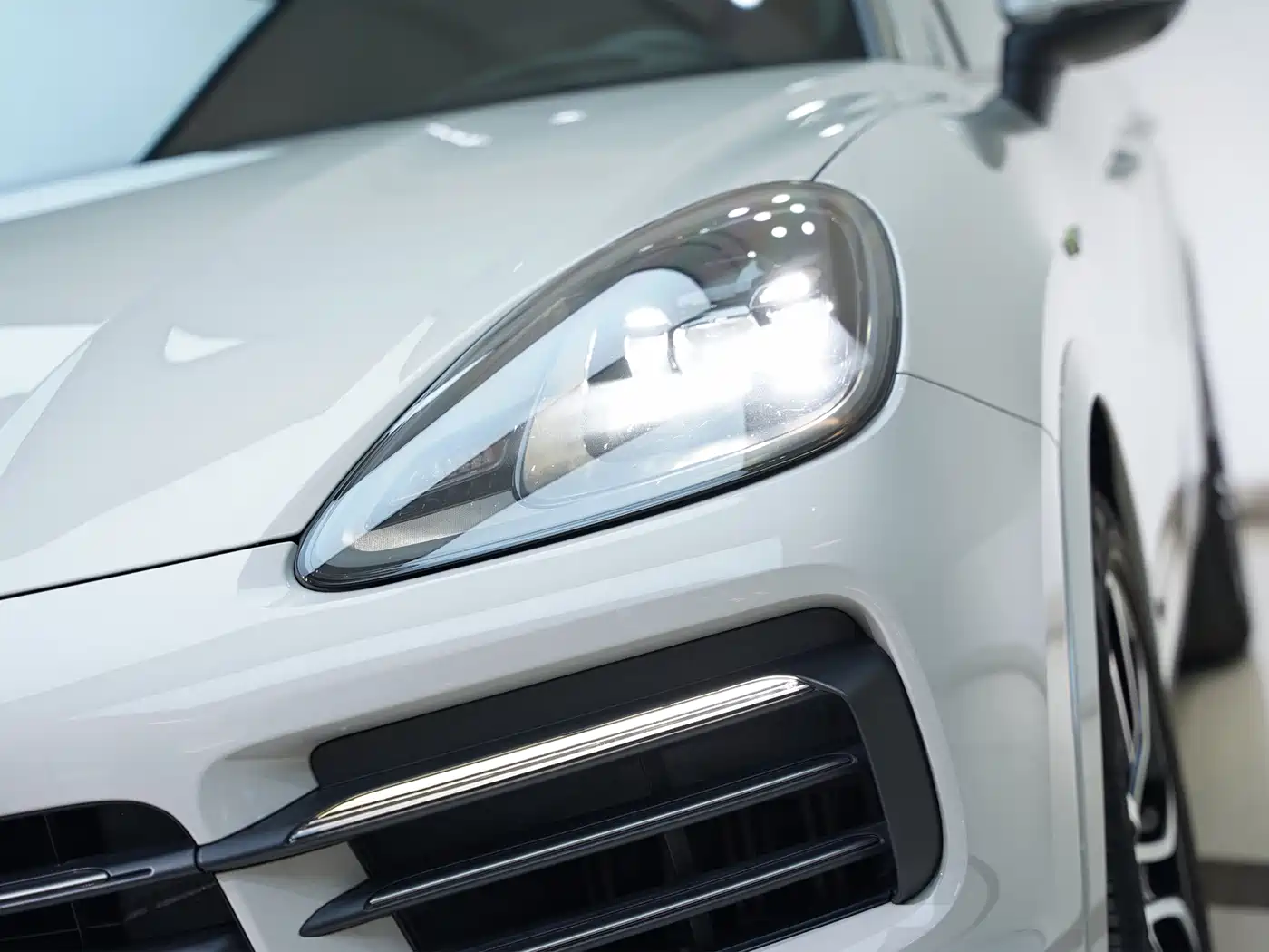 Porsche Cayenne New Energy 2022 Cayenne E-Hybrid 2.0T Platinum Edition фото 9