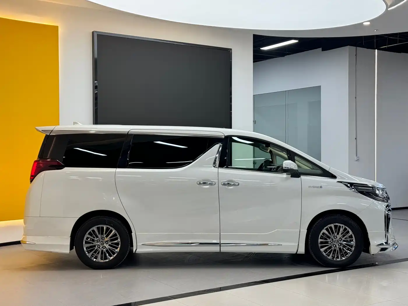 Toyota Alphard 2021 Hybrid 2.5L Premium фото 7