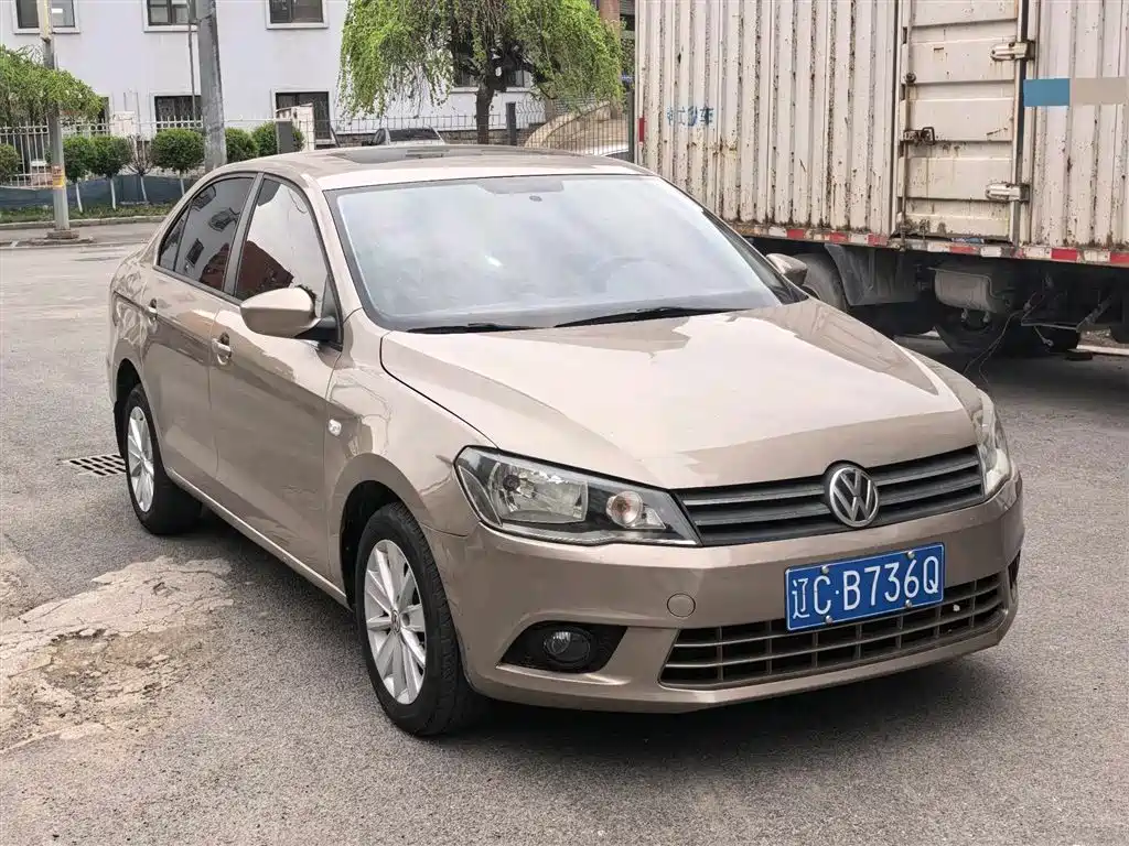 Volkswagen Jetta 2015 1.6L Automatic Luxury фото 3