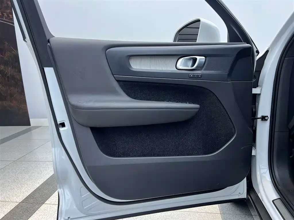 Volvo XC40 2026 2024 B3 Smart Elite Luxury Edition