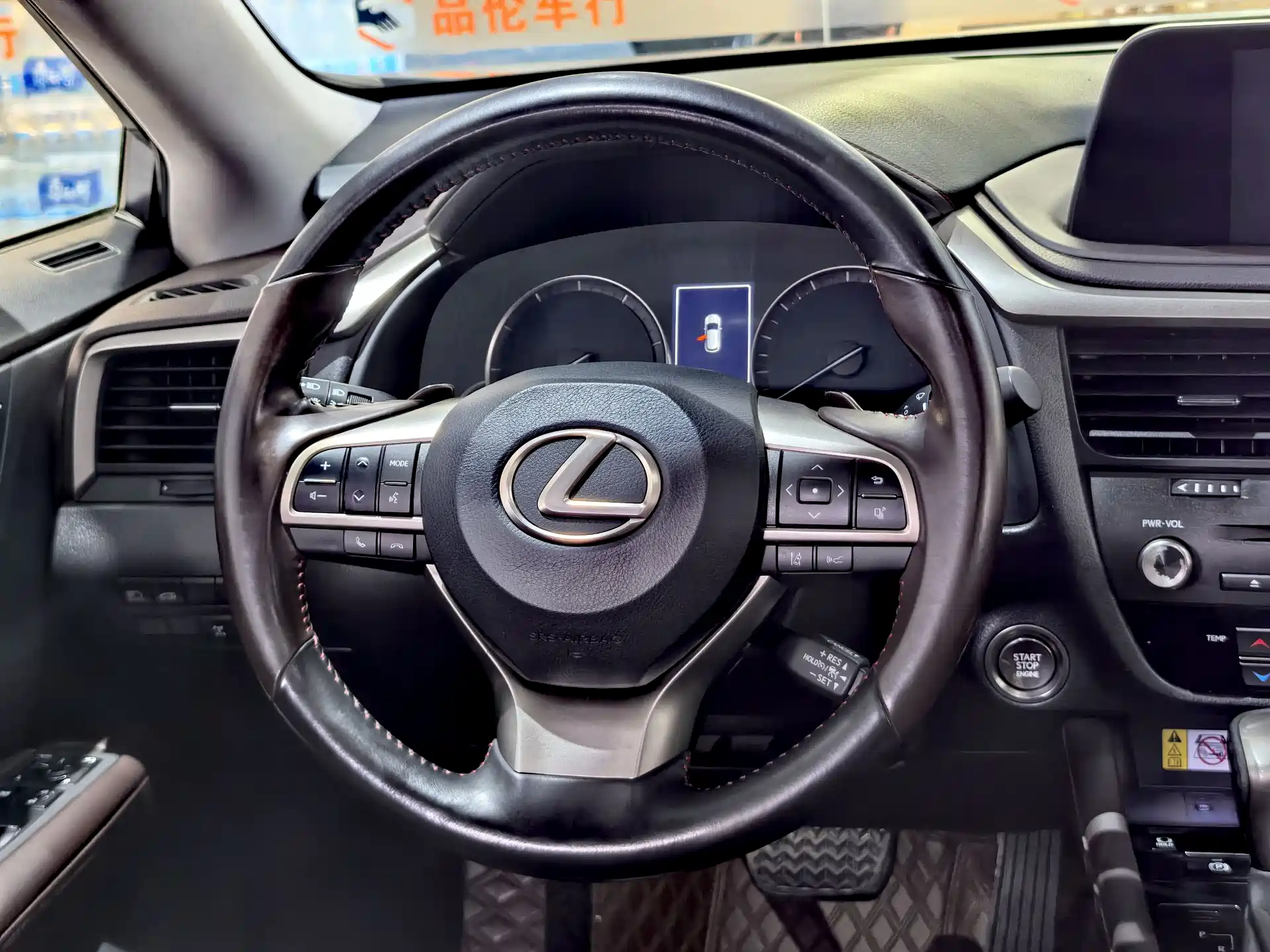 Фото 9 - Lexus RX