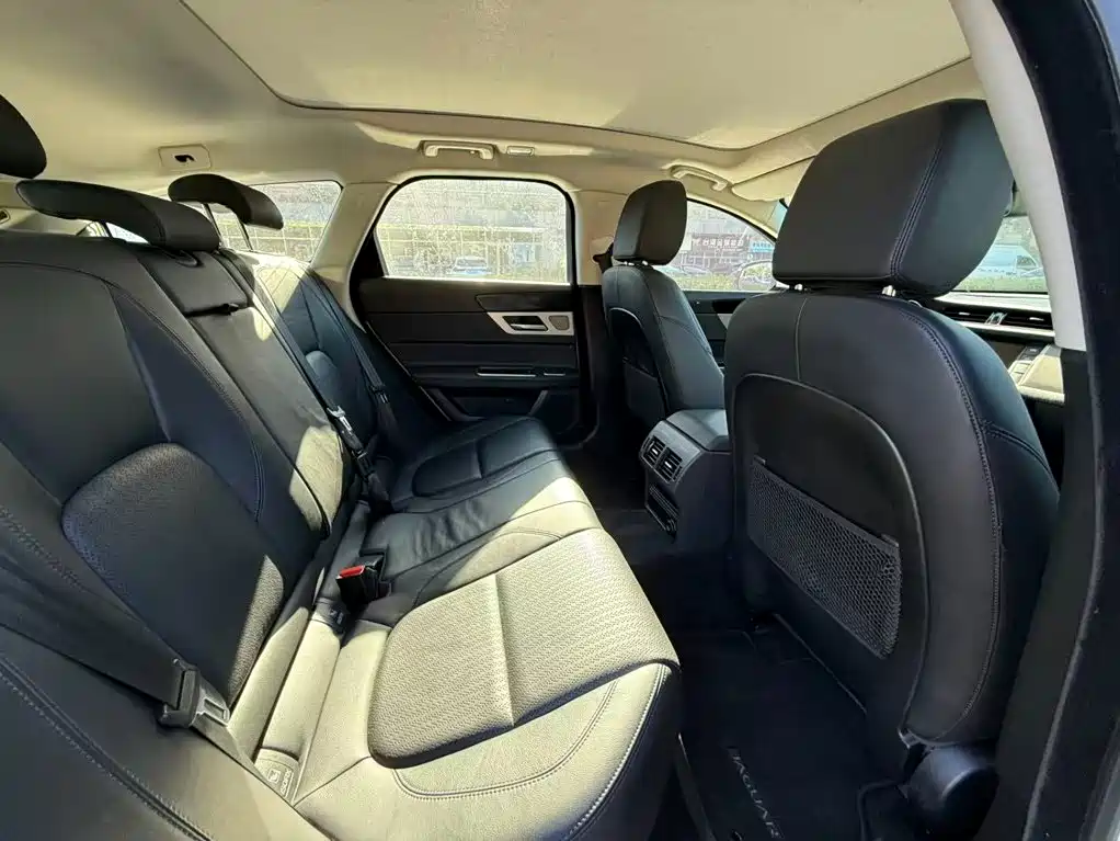 Jaguar XF 2019 2018 XF Sportbrake 2.0T 250PS 2WD Elegance Edition