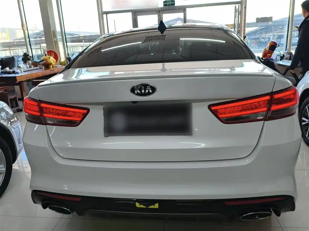 KIA K5