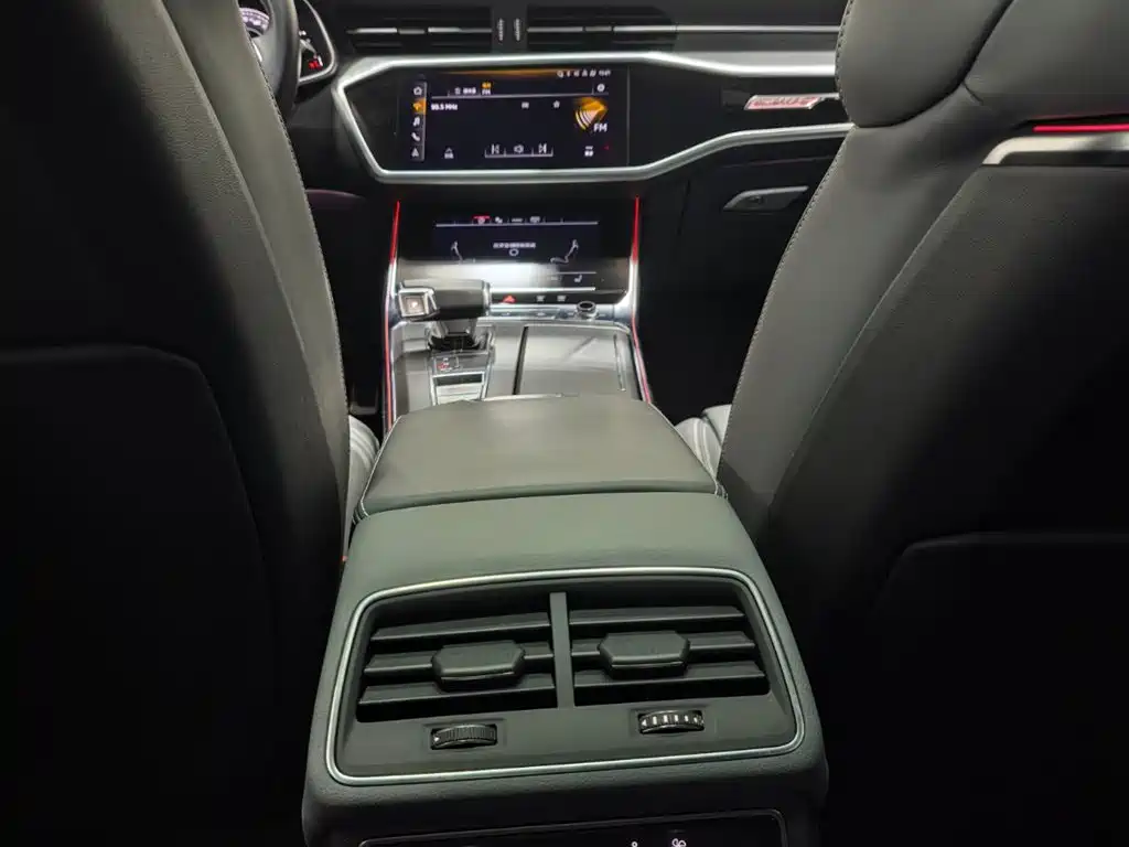 AUDI A7L