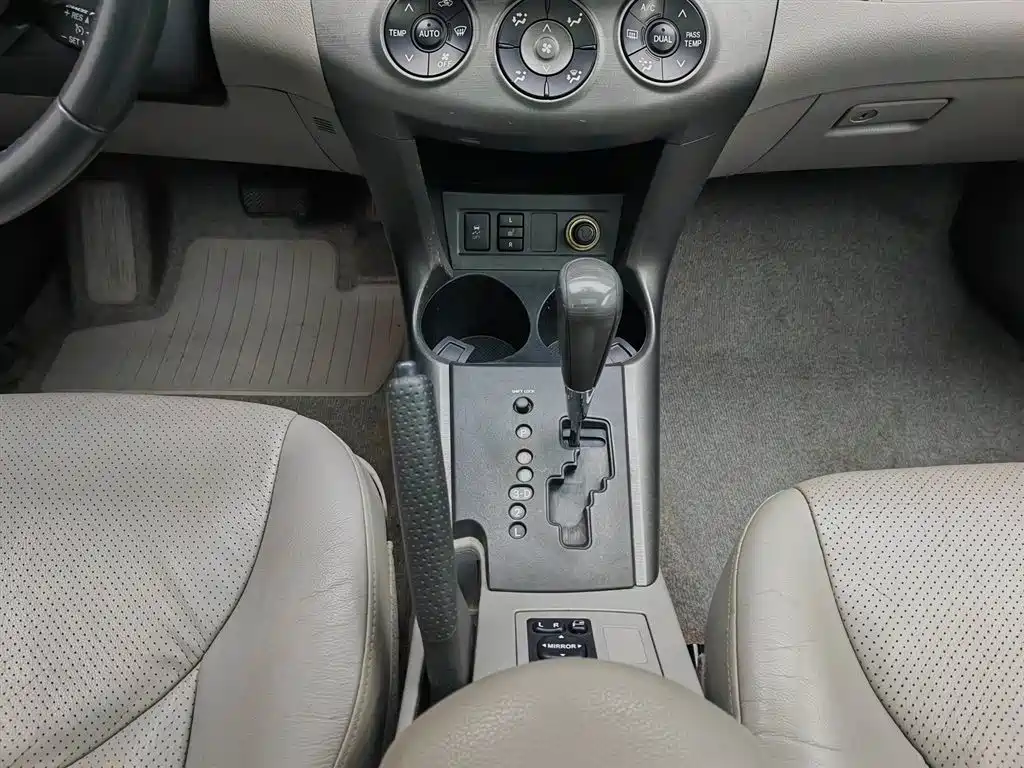 Photo 13 - Toyota RAV4 Rongfang