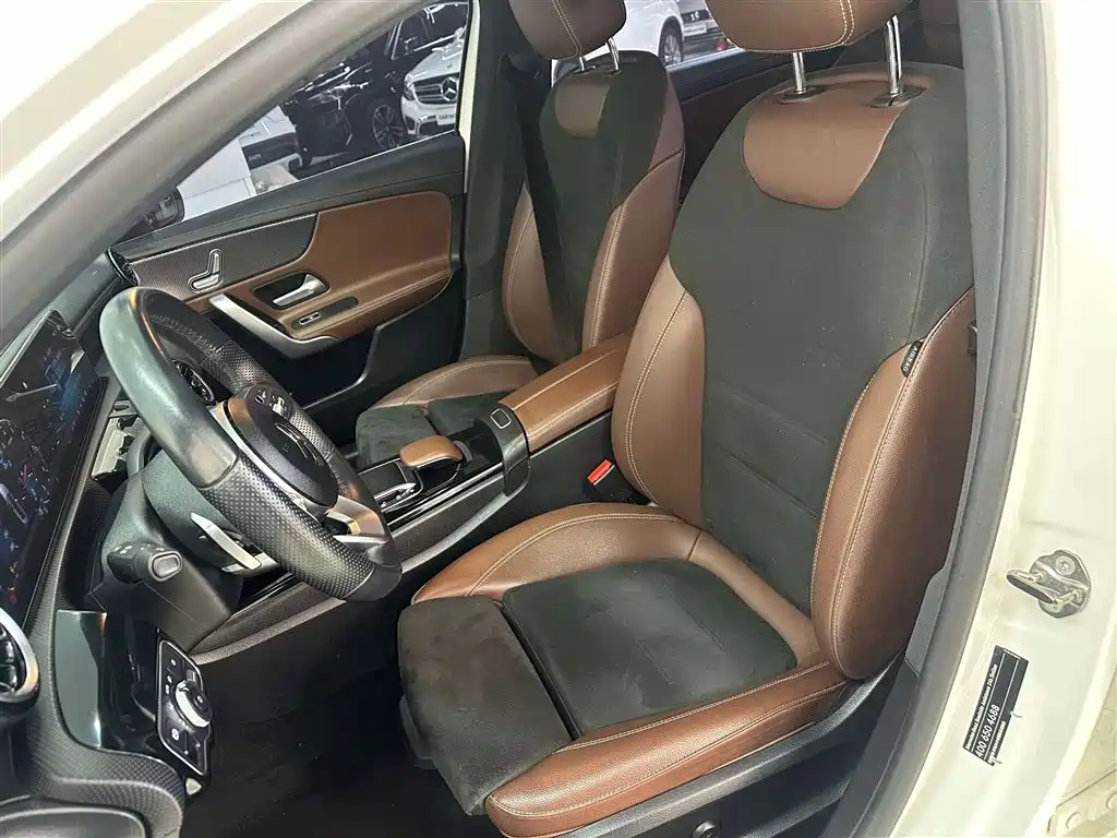 Mercedes-Benz A-Class 2019 A 200 L Sport Sedan фото 18