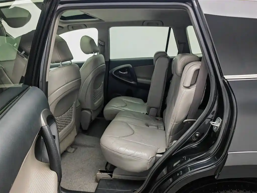 Photo 15 - Toyota RAV4 Rongfang