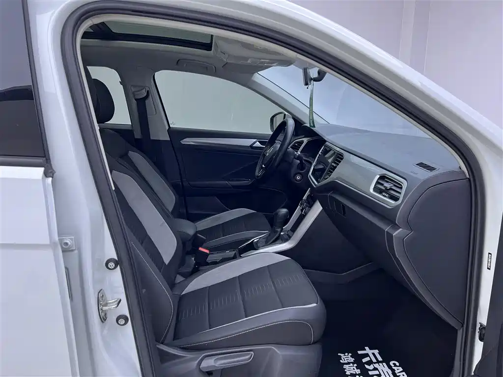 VOLKSWAGEN T ROC EXPLORING SONGS