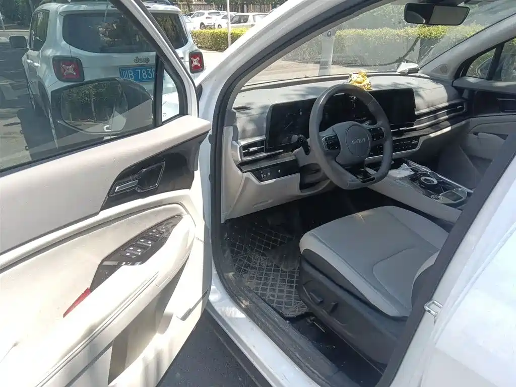 Kia Sportage 2023 1.5T 2WD Premium Edition фото 14