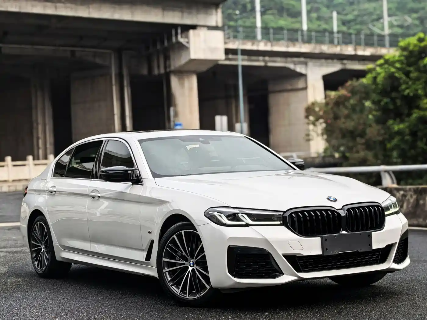 BMW 5-SERIES