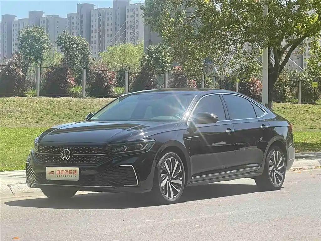 Volkswagen Passat 2022 330TSI Starlight Luxury Edition