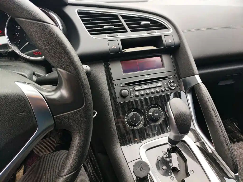 Peugeot 3008 2015 2.0L Automatic Classic Edition фото 6