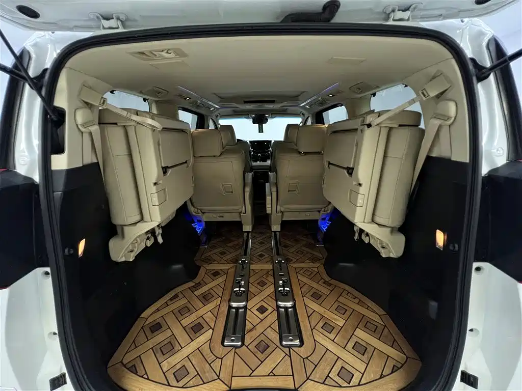 Toyota Alphard 2021 Hybrid 2.5L Luxury фото 14