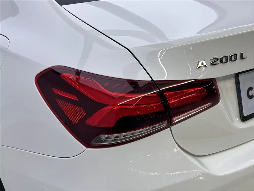 Mercedes-Benz A-Class 2020 A 200 L Sport Sedan фото 10