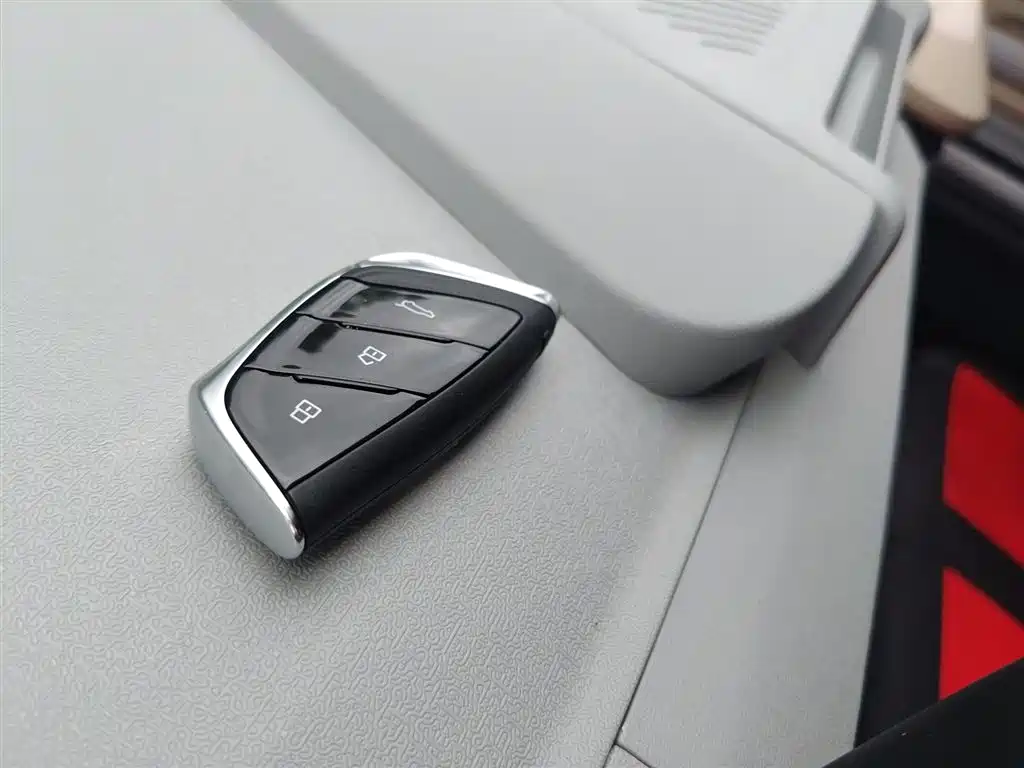 SAIC Maxus Dana V1 2025 Low Roof Multi-purpose Version 42kWh фото 17