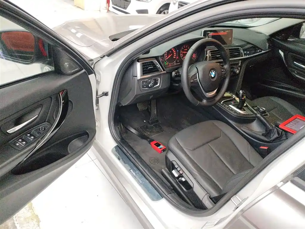 BMW 3 Series 2016 316i Fashion фото 12